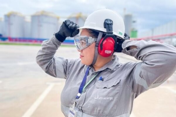 Ultracargo oferece 30 vagas gratuitas exclusivas para mulheres em Curso de Formação de Operadores ultracargo oferece 30 vagas gratuitas exclusivas para mulheres em curso de formacao de operadores