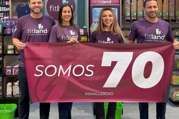 Fitland, de Tijucas, atinge marca de 70 unidades e consolida expansão nacional Os empresarios Rafael Fumagali Camila Guill Aline Pacheco e Daniel Luz comemoram a expansao da rede Fitland Foto