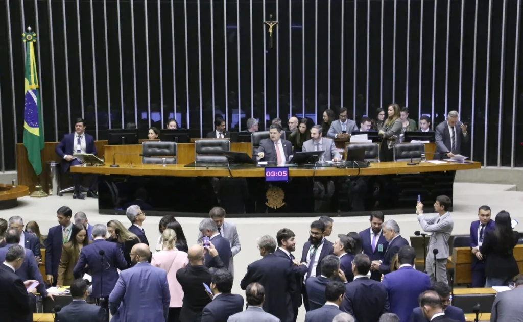 Capa Congresso derruba 56 vetos de Lula sobre licenciamento ambiental uma semana apos COP30 1